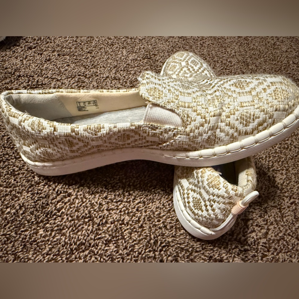 Clarks Womens Step Glow Slip On Shoes Sz 8.5 Natural Weave‎ Flat Comfort Loafers